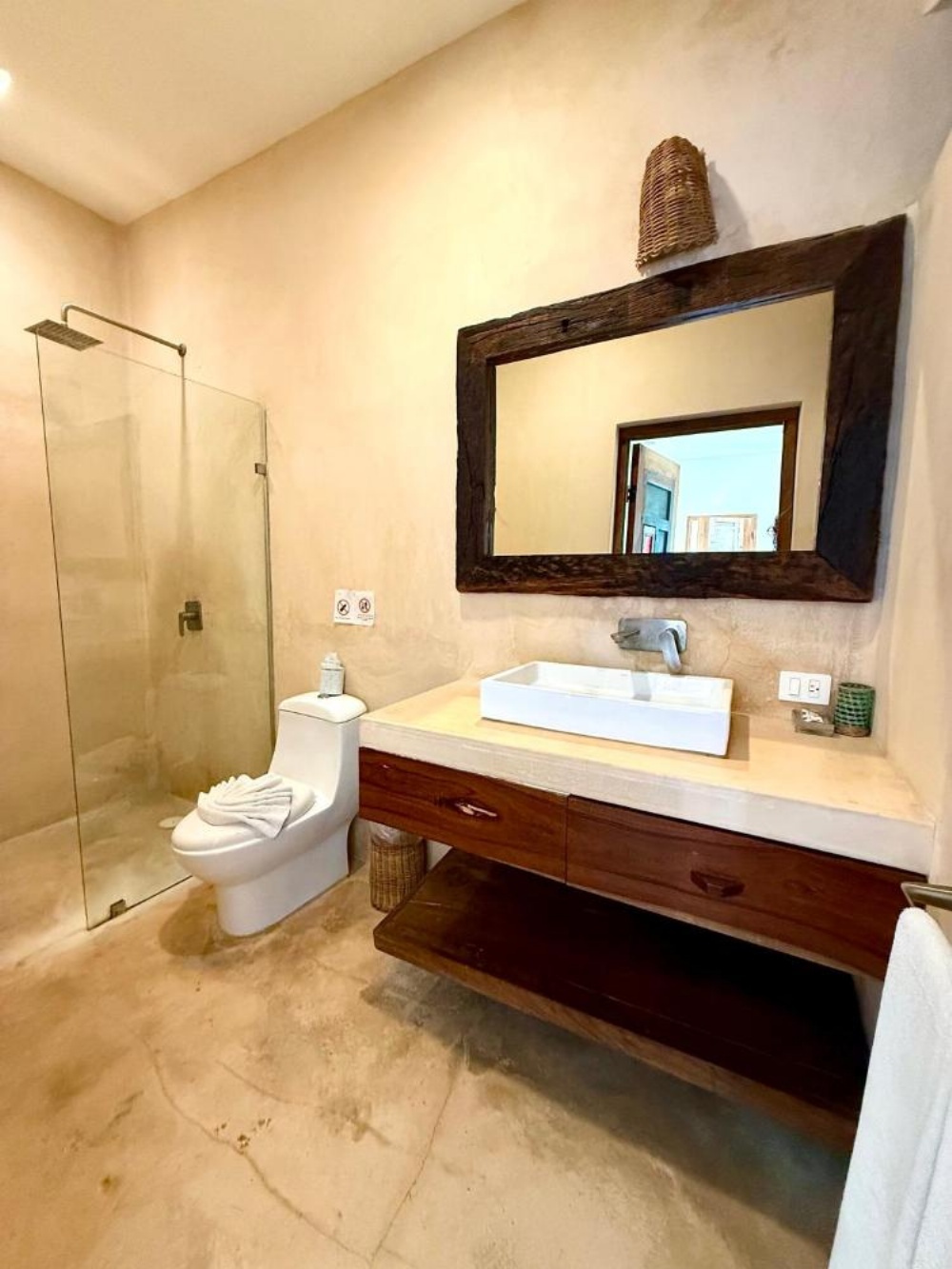 Room image 3